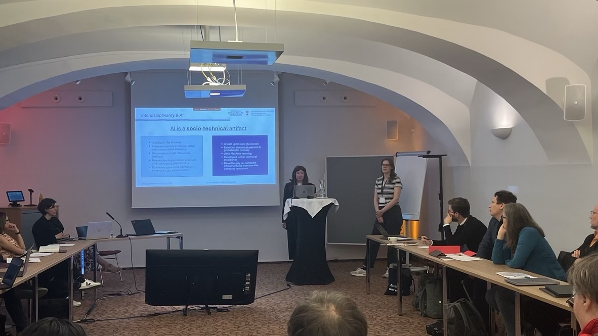 PriBizz auf der STS Conference in Graz: Vortragende und Zuschauer im Konferenzraum.